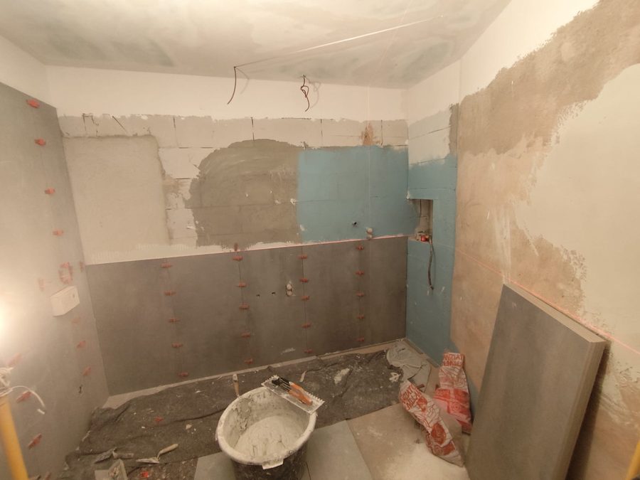 Bagno durante la demolizione a Torino
